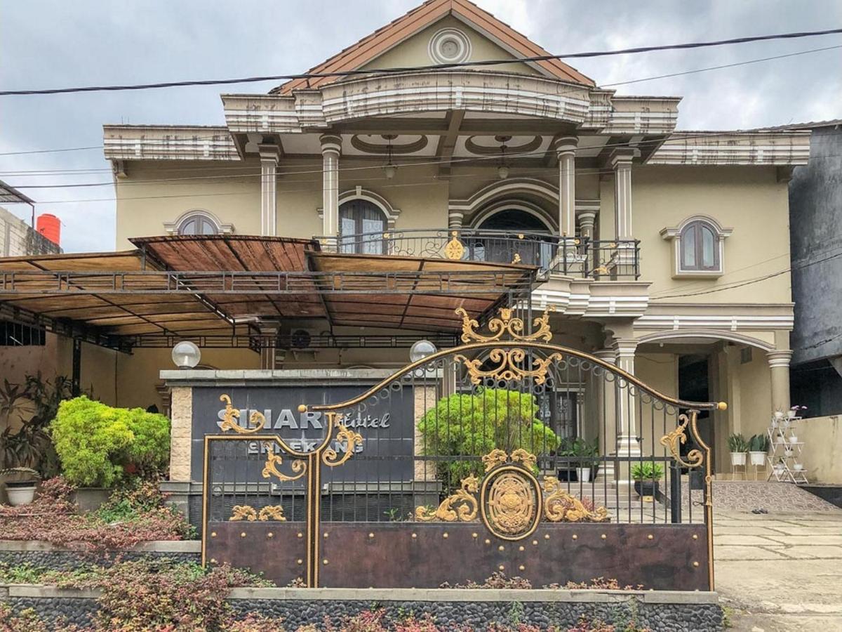 Sinar Hotel Enrekang Exterior photo